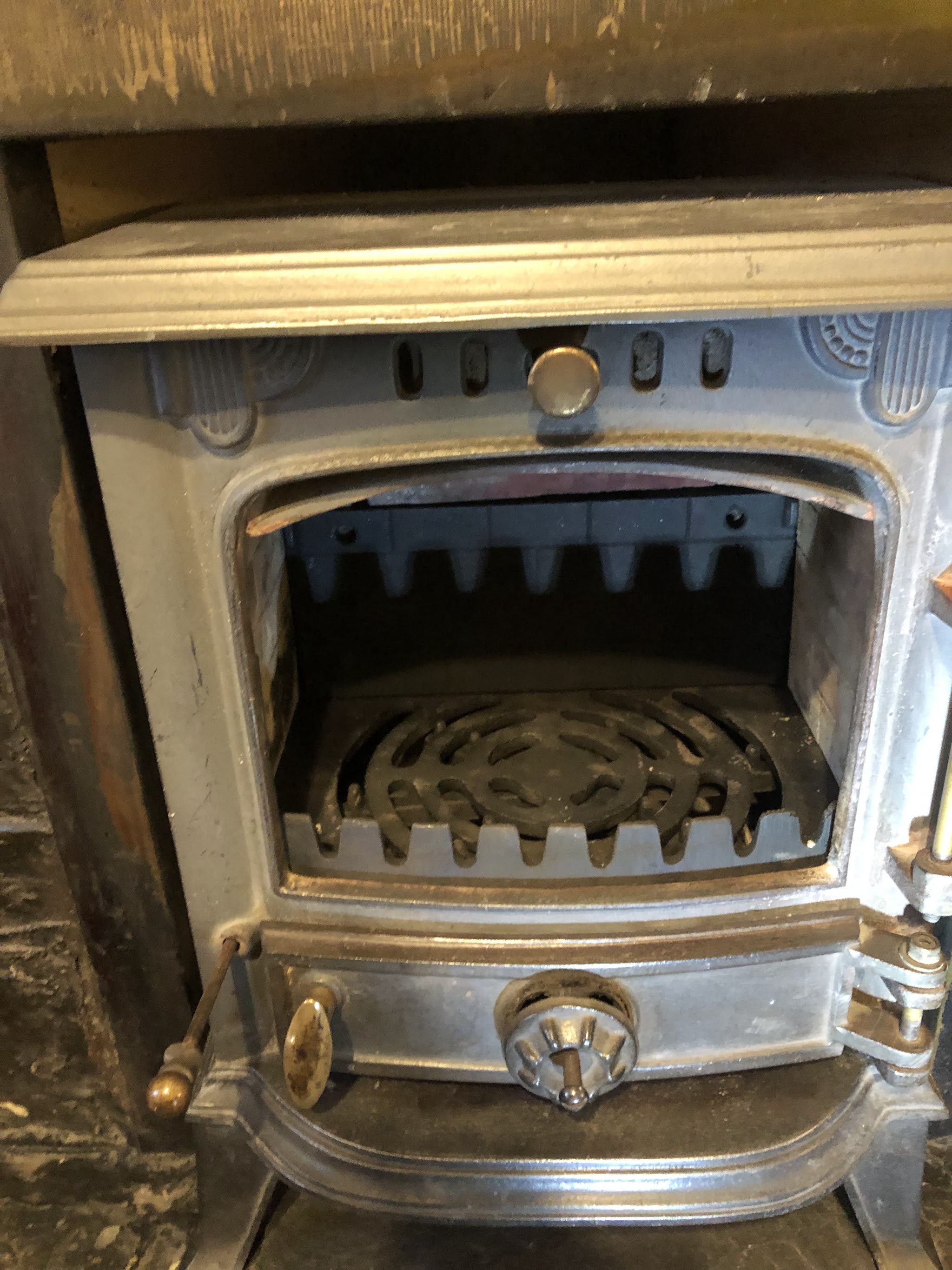 Cream enamel stove with a clean firebox and grate